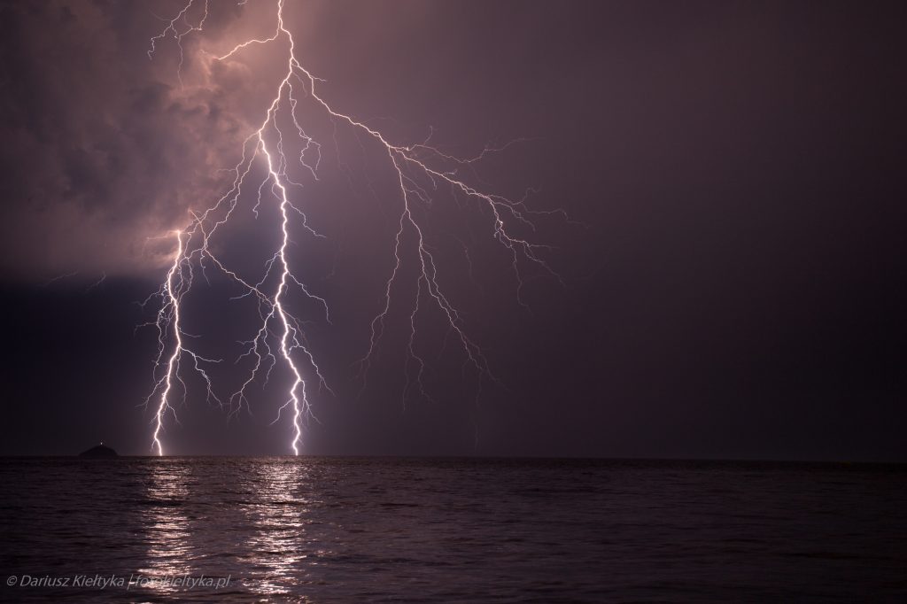 Pioruny <br><i> Lightnings</i>