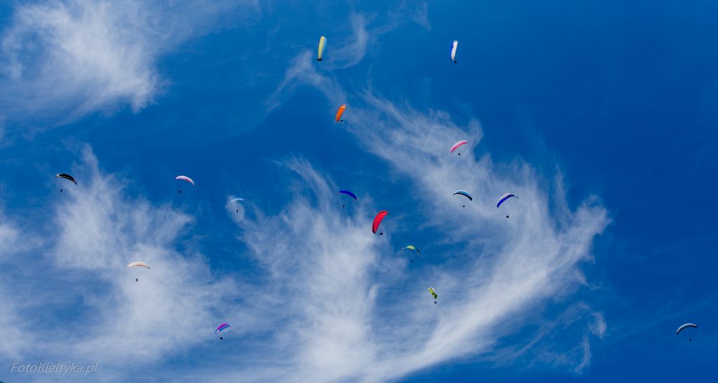Paralotnie<br><i>Paragliding</i>