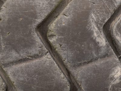 2374Stare opony <br><i> Old tires </i>
