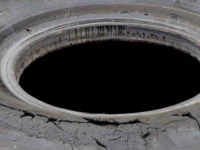 2374Stare opony <br><i> Old tires </i>