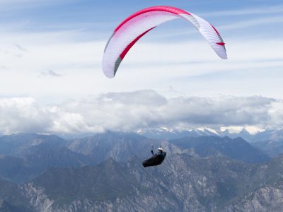 2481Paralotnie na Molte Baldo <br><i> Paragliders on Monte Baldo </i>