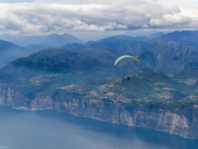 2481Paralotnie na Molte Baldo <br><i> Paragliders on Monte Baldo </i>